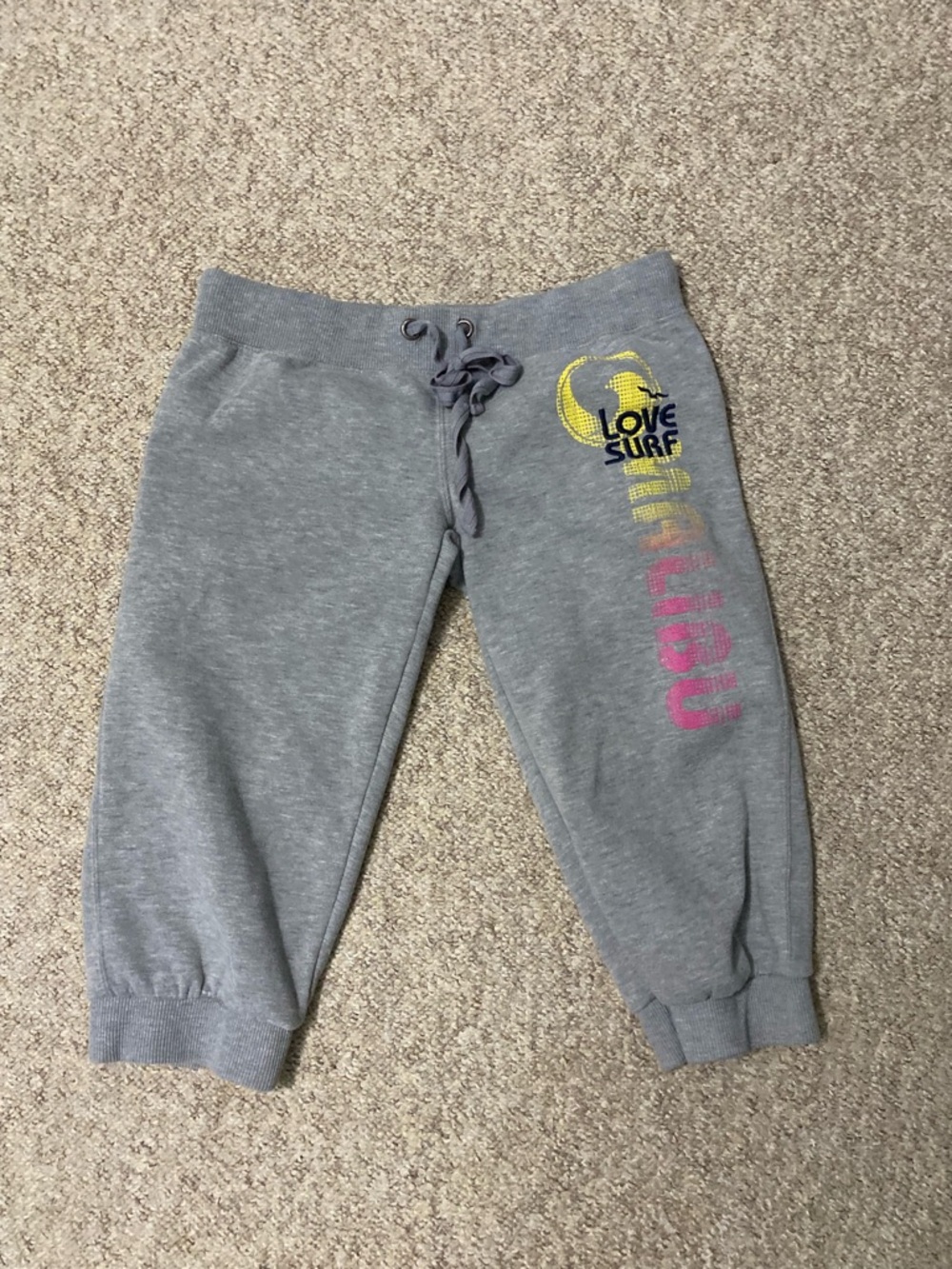 Y2K/2010s Gray Surf Capri Sweatpants Colorful Surf Graphic | Size M